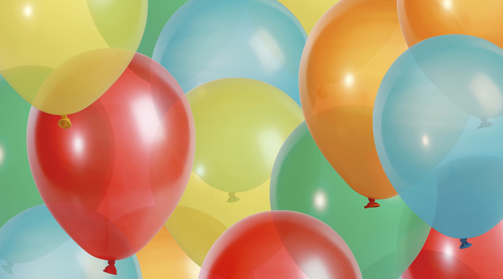 Blid på ballonger i olika färger