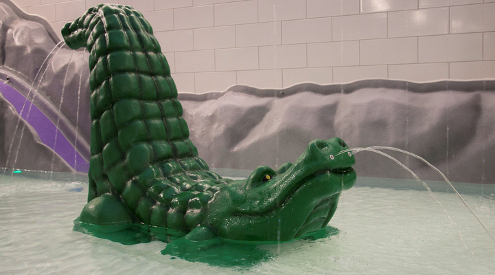 Grön krokodil vid leklandskapet