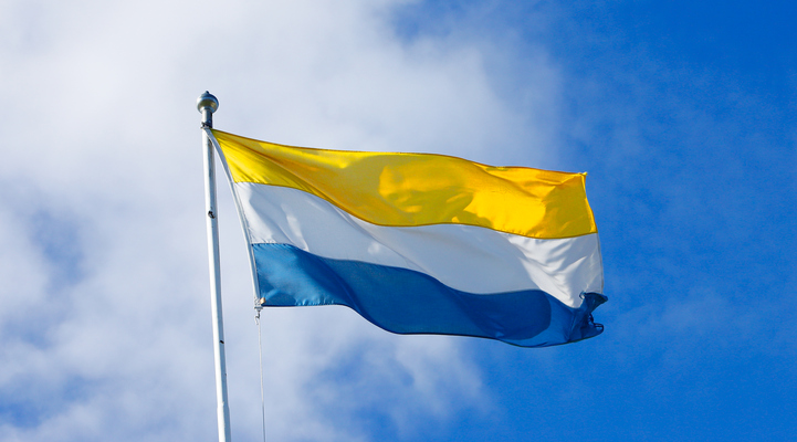 Tornedalsflaggan, gul, vit och blå