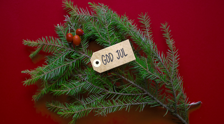 Granris och etikett med texten God Jul